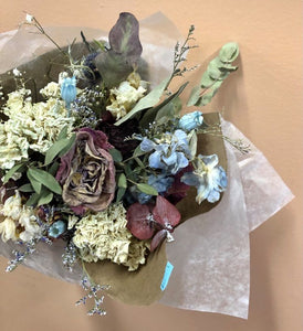 Bouquets de fleurs séchées variés